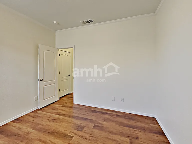 9427 W Potter Dr — Photo 17