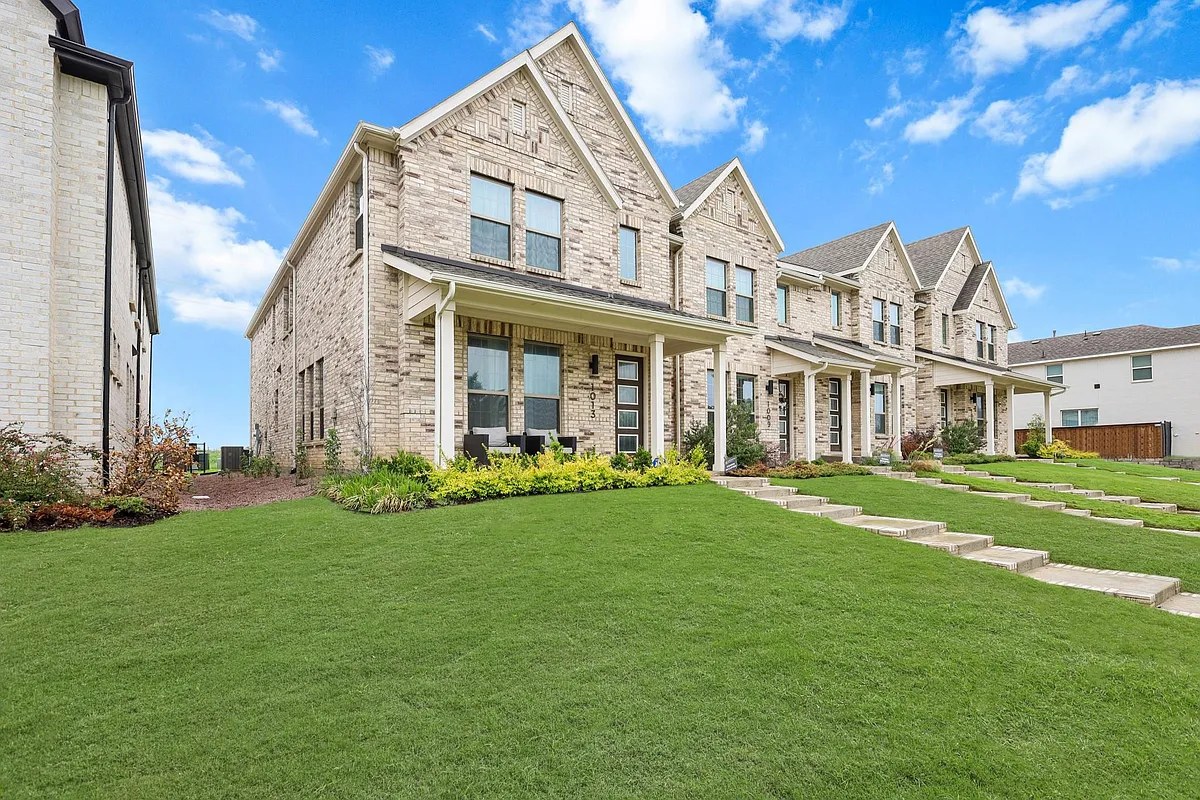 Building Photo - 1013 Carnation Dr