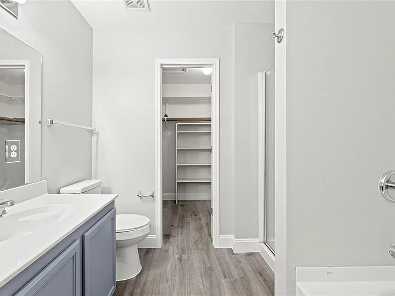1701 Silverwood Ln — Photo 3