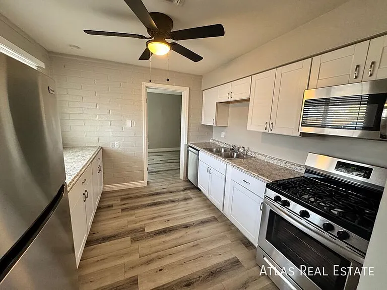 1753 W Brown St — Photo 8