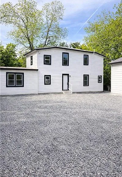 1611 E Henry St #1/2-A — Photo 1
