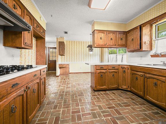 3rd image of 7625 Conestoga Dr