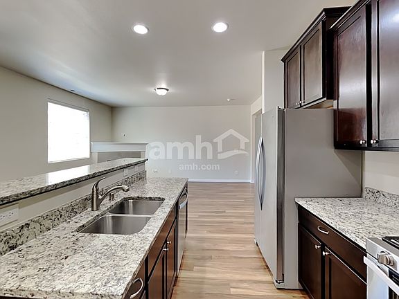 4th image of 464 McKinley St