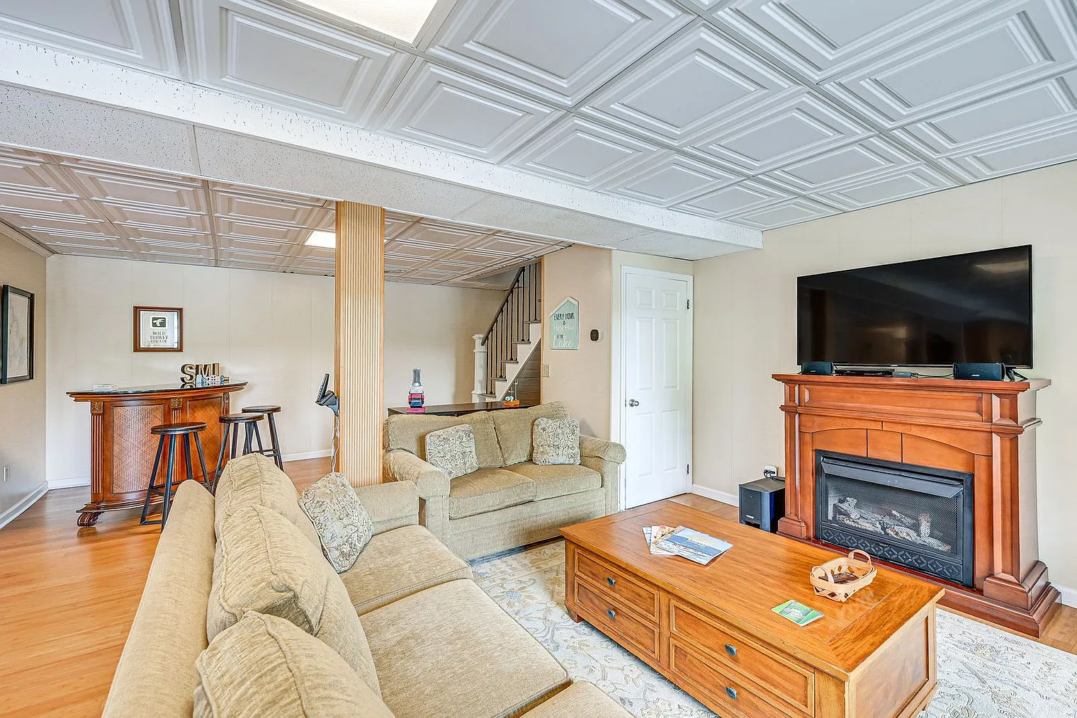 3 bed, 3.0 bath, 2497 sqft, $3,787 — Photo 2
