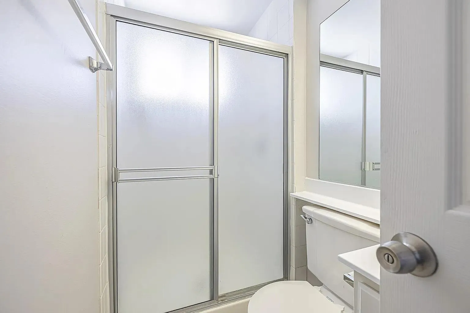3 bed, 1071 sqft, $2,750 — Photo 3