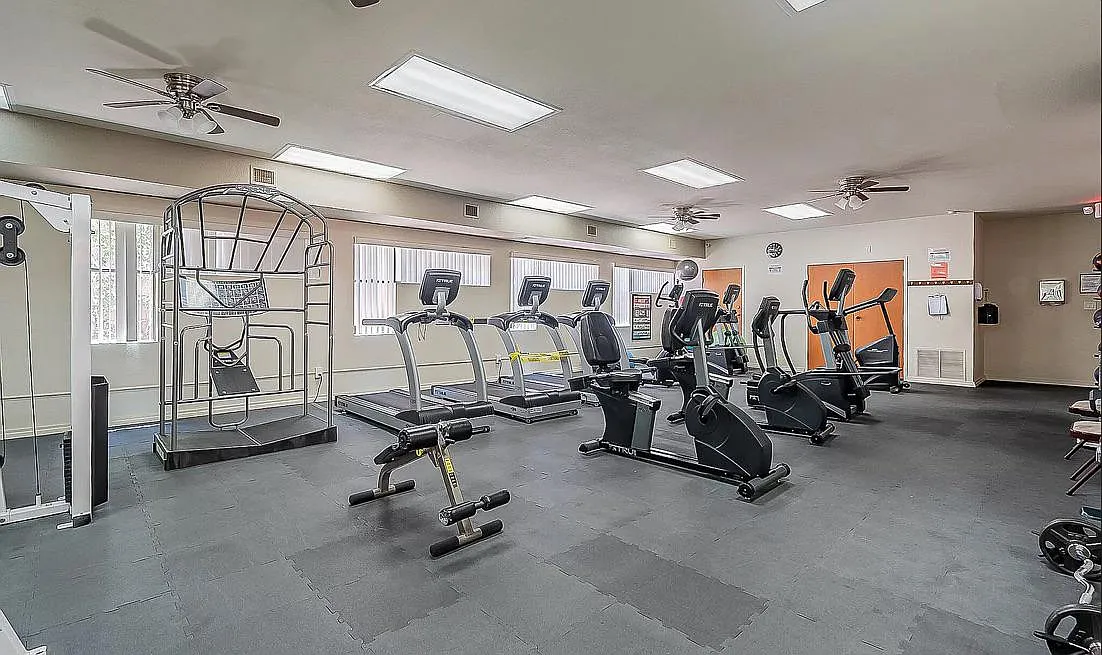 2 bed, 1200 sqft, $2,500 — Photo 3