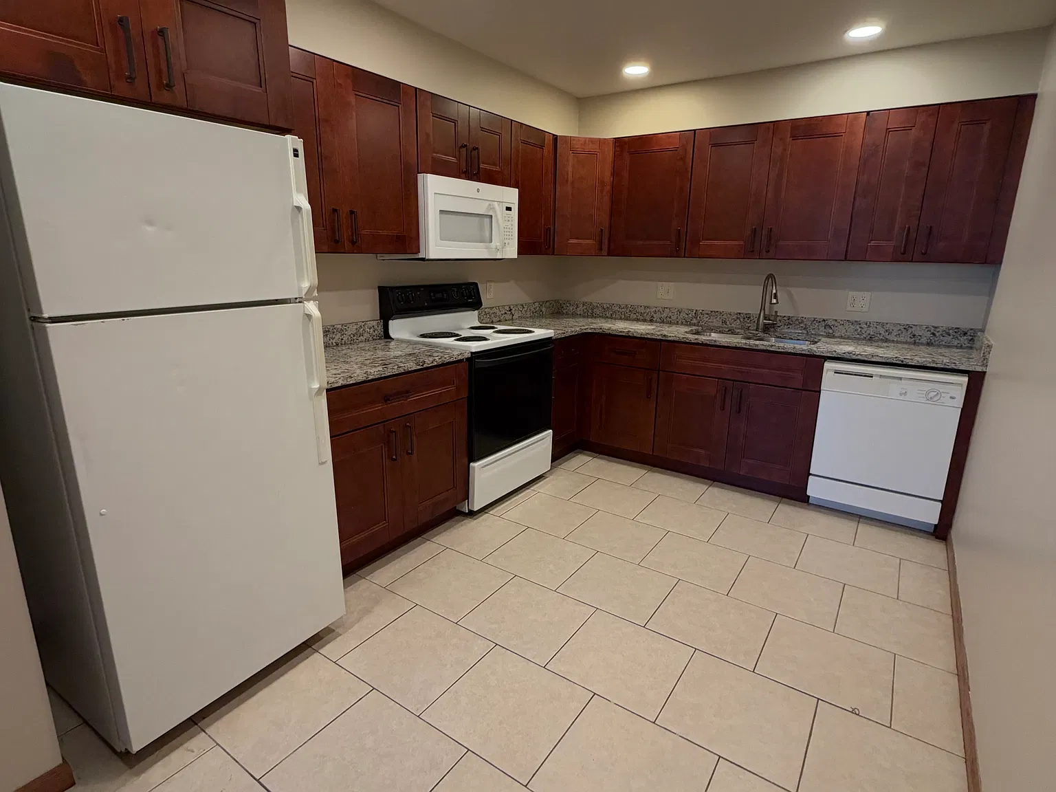 1 bed, $899 — Photo 3