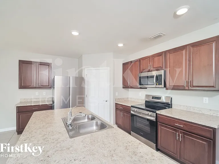 1627 SW 25th Ln — Photo 6