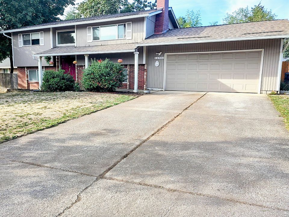 Front of house. The right side of driveway is for the renter and can fit a truck and a car.