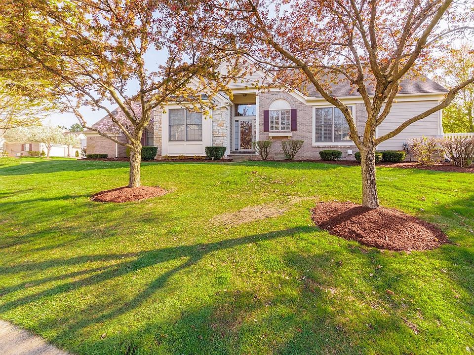 1st image of 16965 Lochmoor Cir E