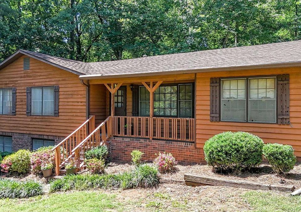 1st image of 328 Lake Forest Dr