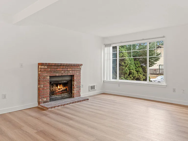 5909 Glenwood Ave — Photo 7