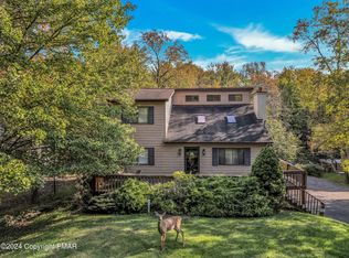 252 Trout Creek Dr, Pocono Lake, PA