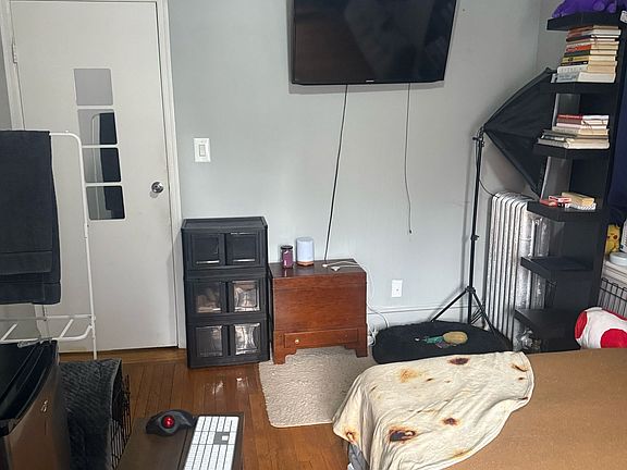 3rd image of 2737 Webb Ave APT 1A
