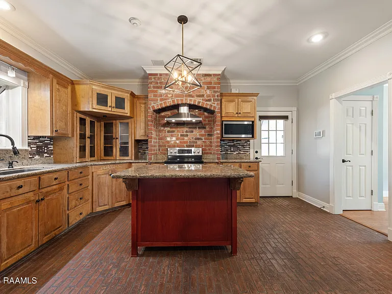 300 Oak Hollow Dr — Photo 12
