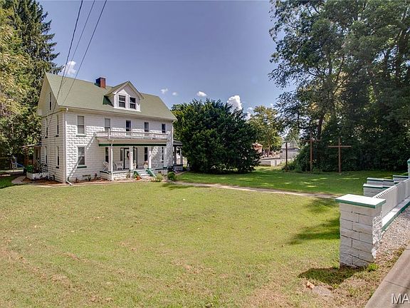 3rd image of 702 W Main St