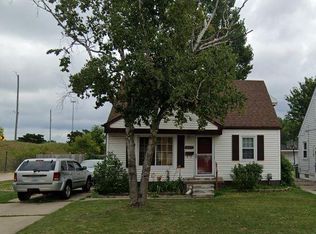 26828 Waldorf St, Roseville, MI 48066