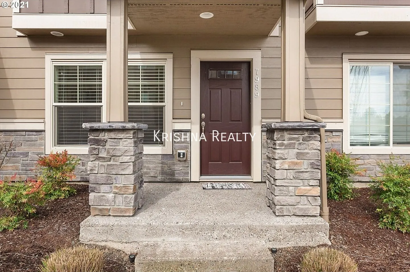 Spectacular 2 Bed | 2.5 Bath + Office/Den Townhome | Prime Hillsboro Location | Modern Living | C... — Photo 2