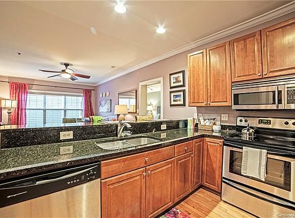 5th image of 125 S Lexington Ave #A204