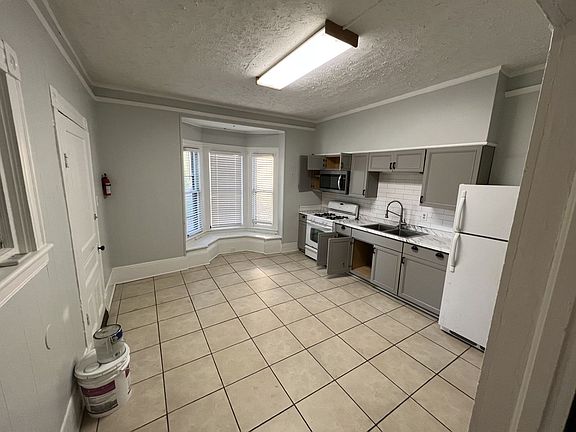 3rd image of 705 W McGee St