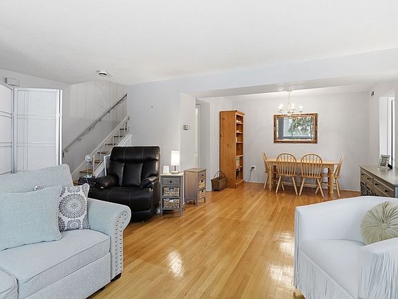 3rd image of 95 Greenbrook Dr Unit 95