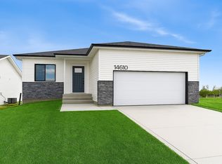 14610 Northpark Dr, Urbandale, IA 50323