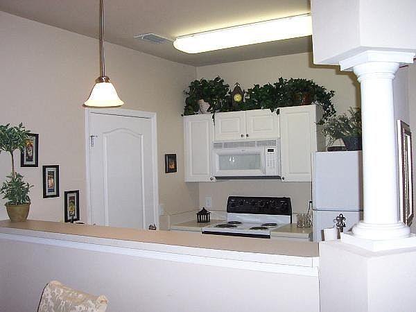 2nd image of 1600 Villa Capri Cir APT 312