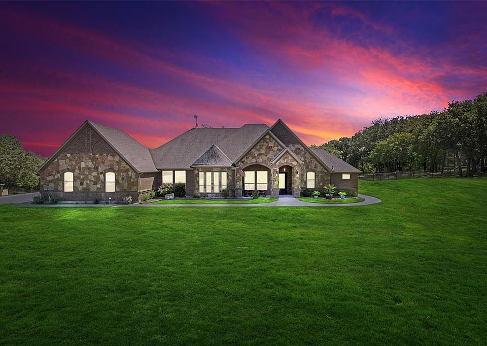 1st image of 627 Cattlebaron Parc Dr