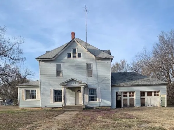 303 E 1st Ave, Caney, KS 67333