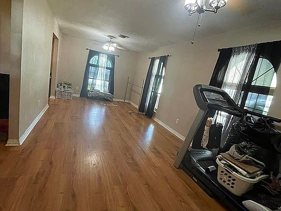 3rd image of 2401 Gina Dr