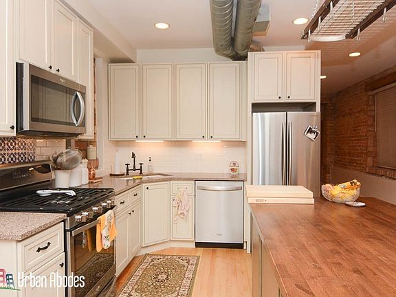 3rd image of 1723 W Erie St APT 1