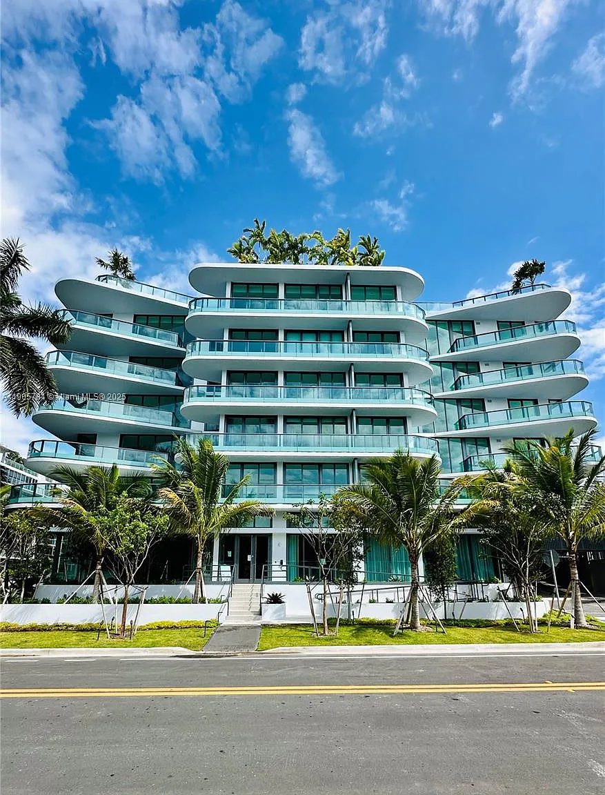 Alana Bay Harbor Islands — Photo 1
