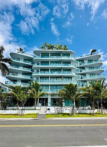 9901 E Bay Harbor Dr #505 Photo 1