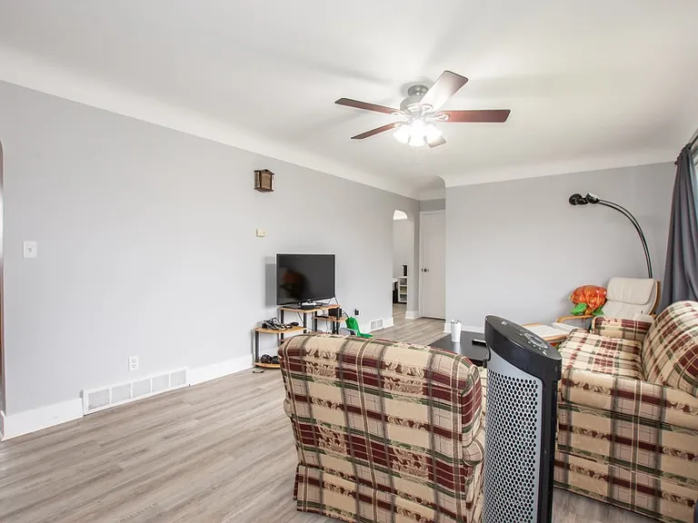 129 Jacobson Ave #1 — Photo 2