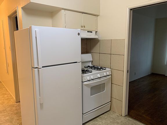 5th image of 329 Smalley Ave