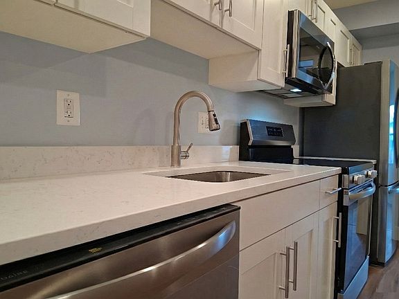 3rd image of 3926 10th St NE APT 3
