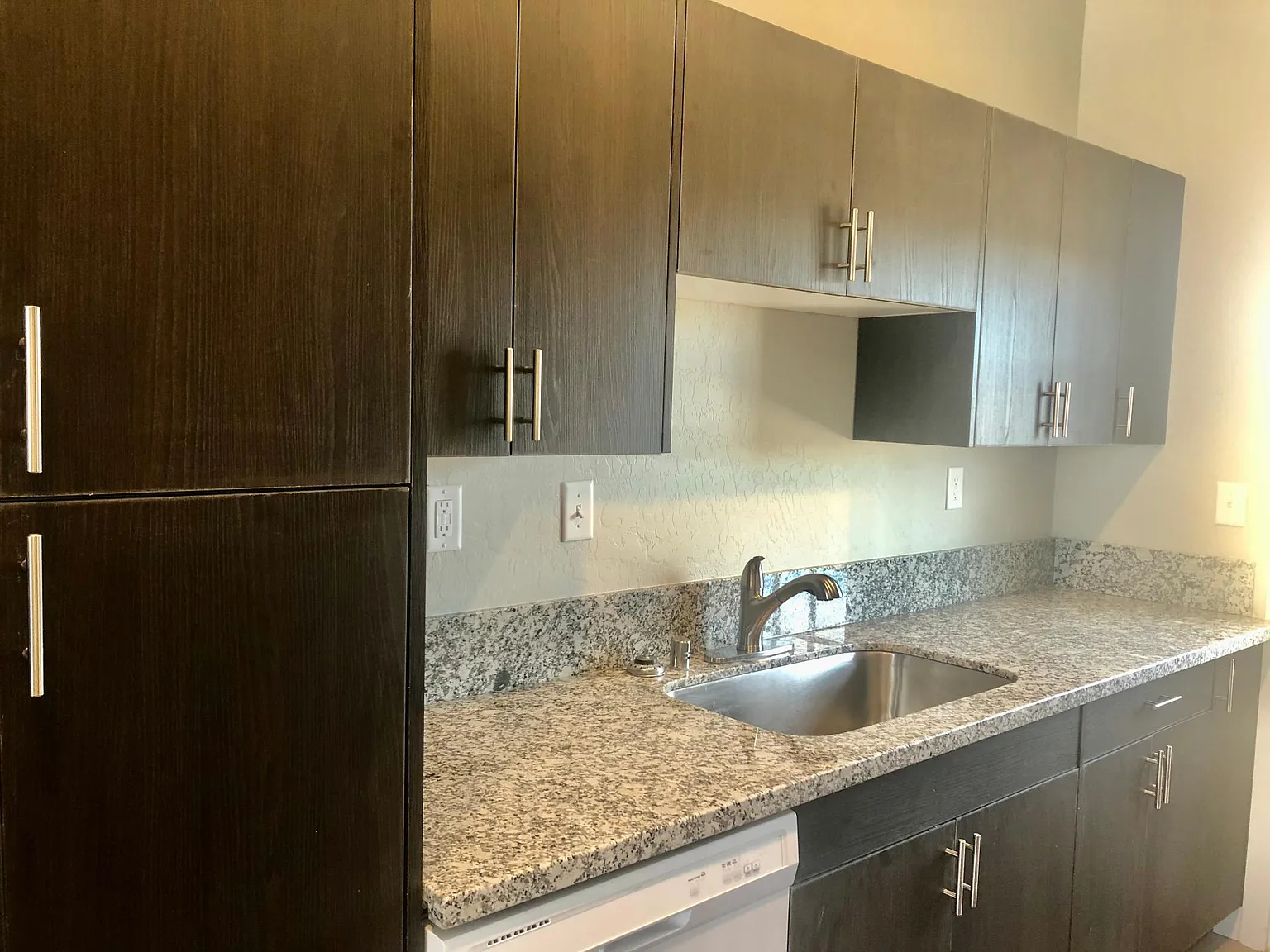 3 bed, 1000 sqft, $1,475 — Photo 4