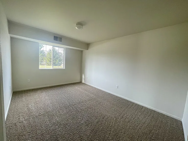 Hawks Ridge Apartments — Photo 7
