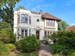 1076 Cumbermeade Rd, Fort Lee, NJ 07024