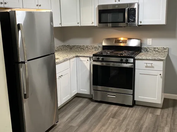 East Merrimack Apartments, 368 E Merrimack St #5, Lowell, MA 01852