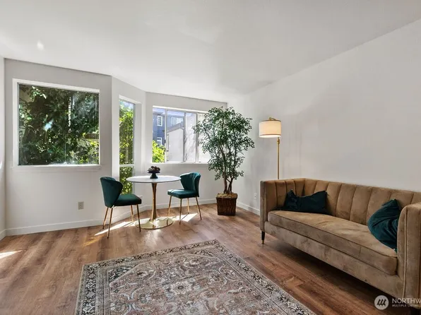 12026 15th Avenue NE #305, Seattle, WA 98125