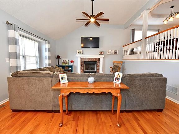 4th image of 2336 NE Summerfield Dr