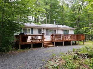 272 Maxatawny Dr, Pocono Lake, PA 18347