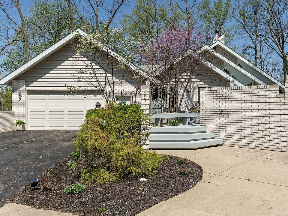 1st image of 2216 Cerro Vista Dr