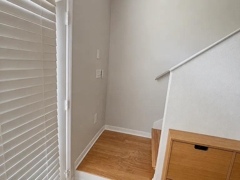 703 Charles Ct S — Photo 20