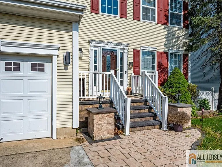 7 Stanford Dr — Photo 4