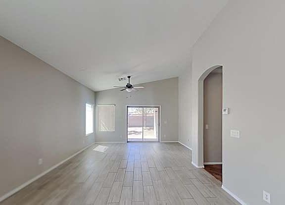 3rd image of 657 E Bradstock Way