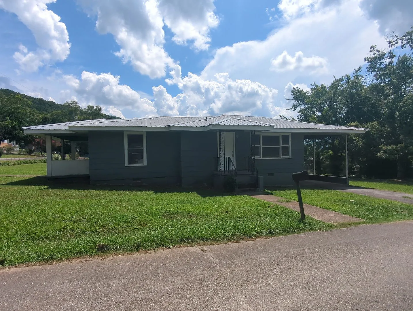 3 Bedroom House in Rossville — Photo 3