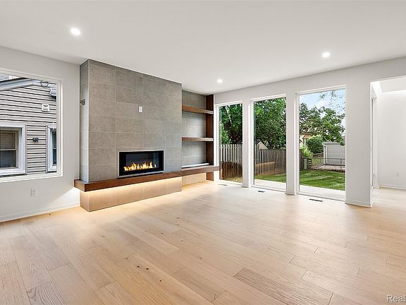 4th image of 1821 Clifton Ave