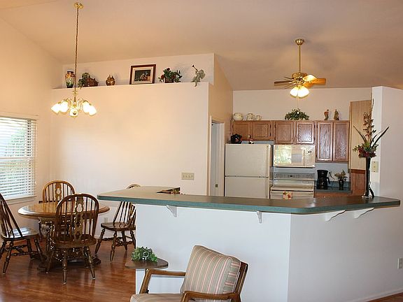 5th image of 620 Eastway Cir
